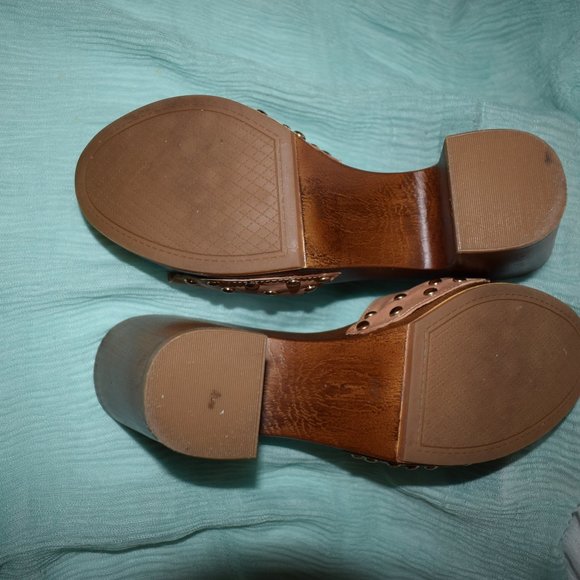 Jessica Simpson Platform Sandal - Picture 2 of 3